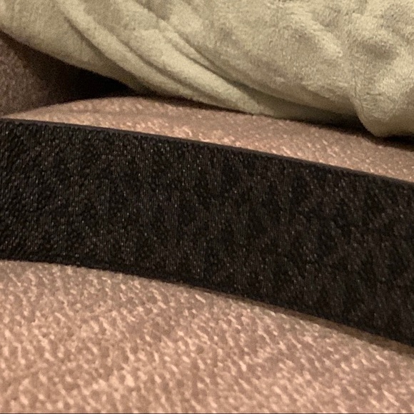Authentic Michael Kors Reversible Belt - Picture 6 of 10